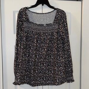 Floral Black and White Women's Long Sleeve Top